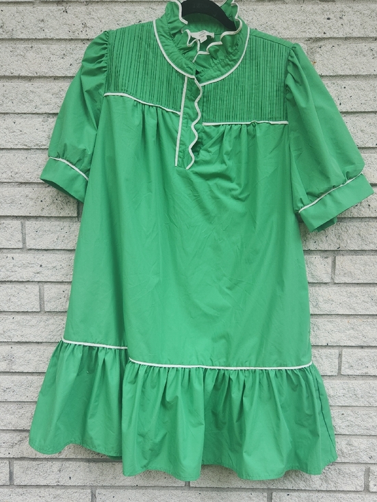 entro Dresses & Skirts - entro Green Ruffled Yoke Short Sleeve Dress with White Piping